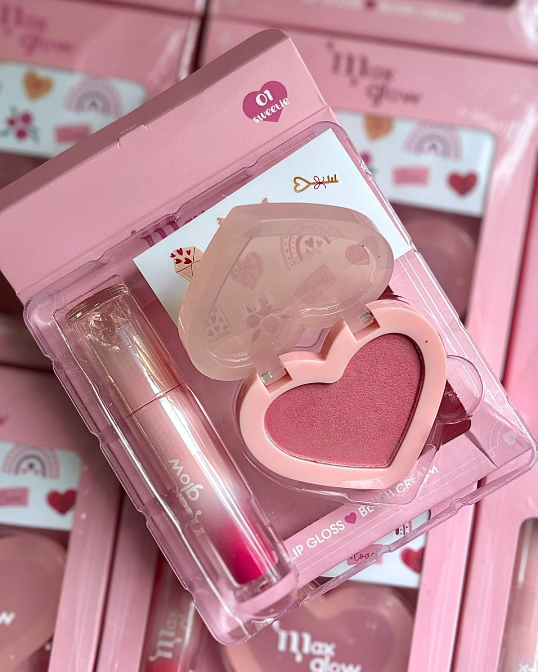 Set de regalo gloss + blush + obsequio MAXGLOW