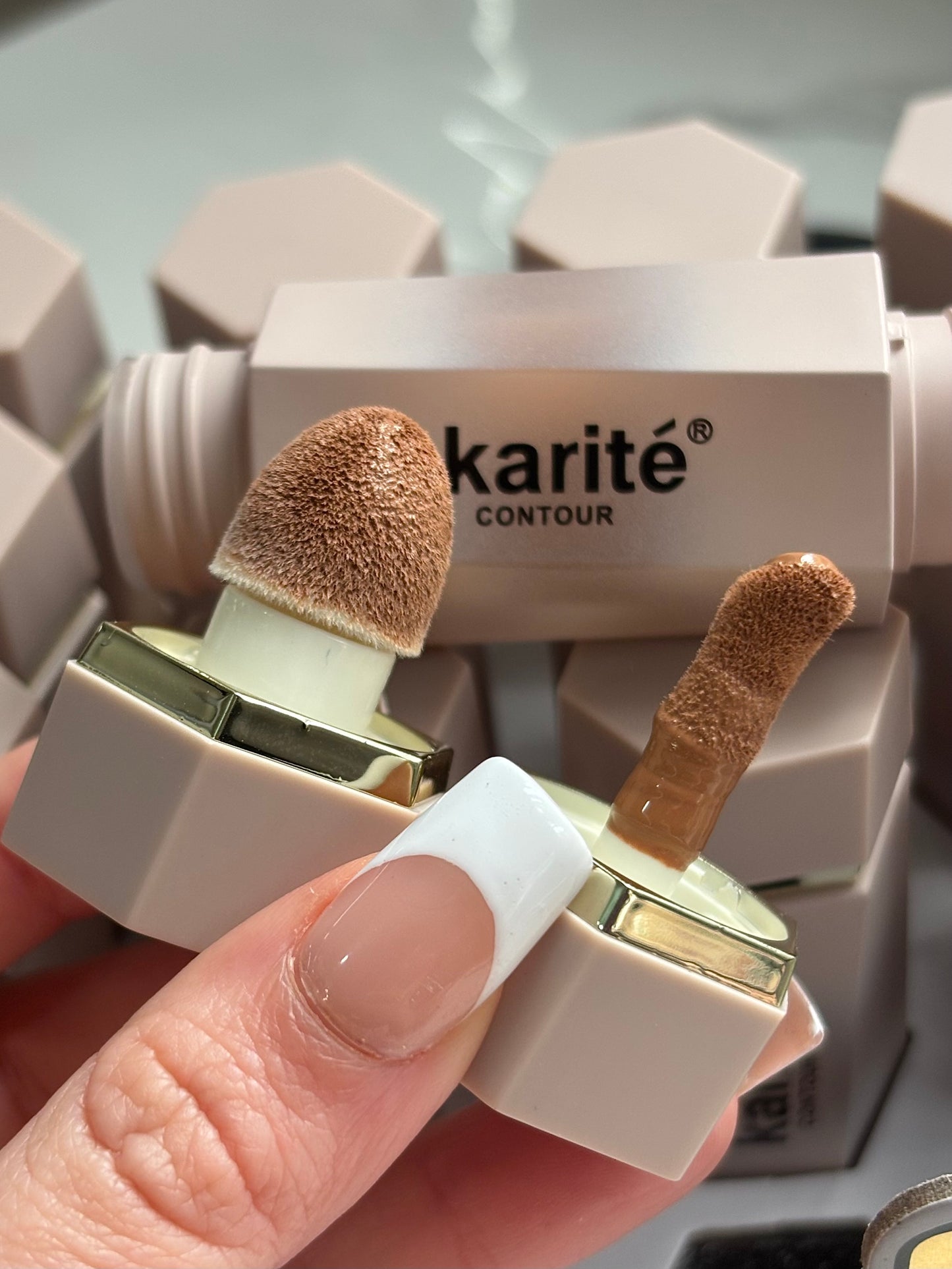 Contorno liquido doble aplicador KARITE