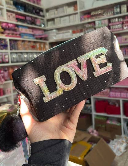 Portacosmetico con pompom LOVE