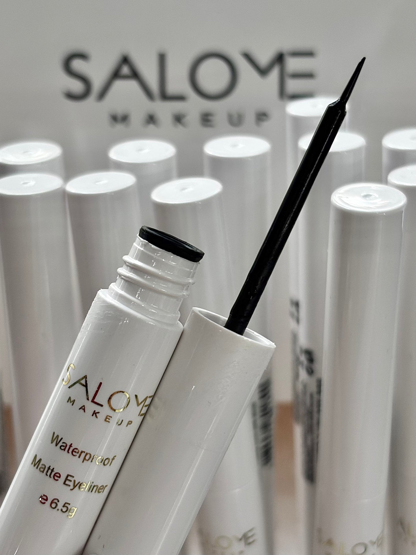 Delineador negro matte SALOME