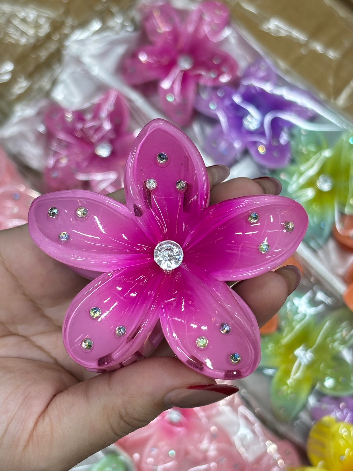 Pinzas hawaianas grandes con gemas
